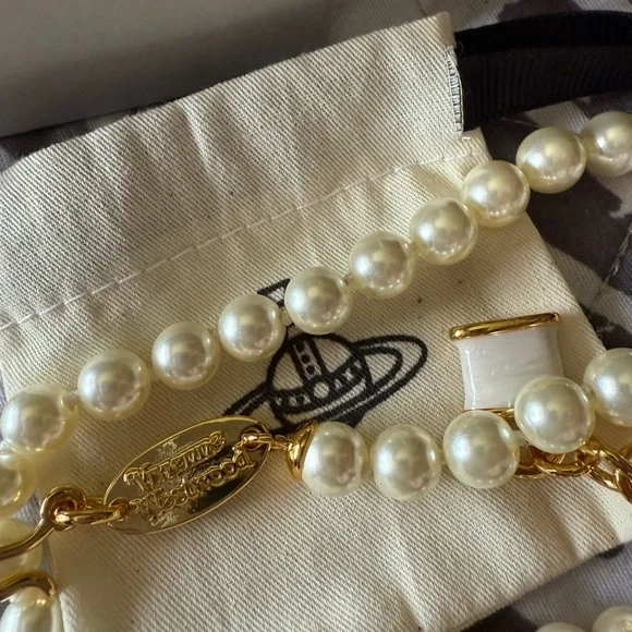 Vivienne Westwood Gold and Cream Pearl Necklace